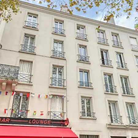Authentic And Stylish Parisian - 14 * باريس